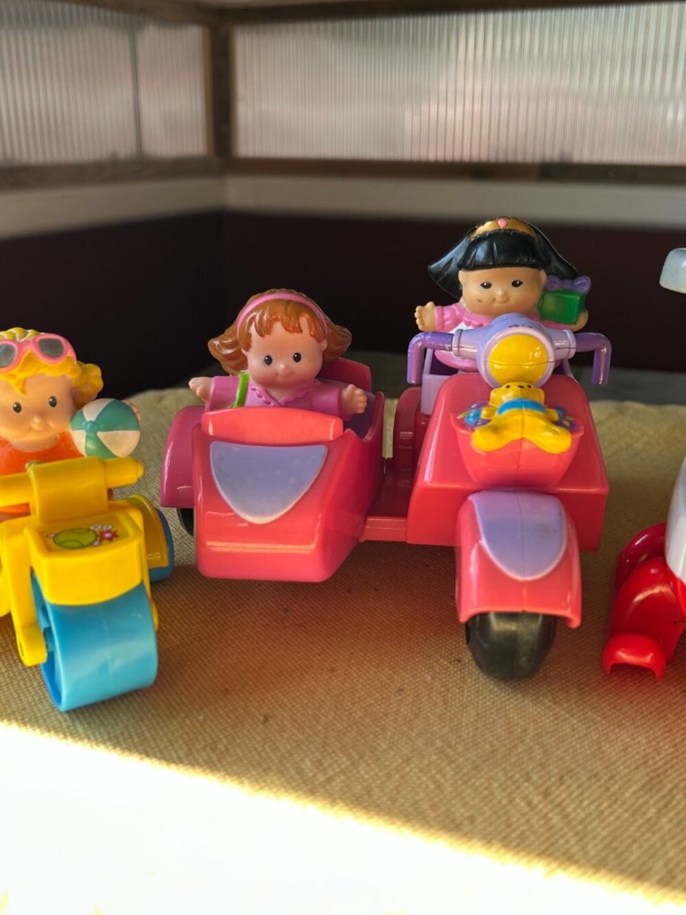 Fisher-Price Little People for girls 3 Vehicles & 4 little people girls , helico
